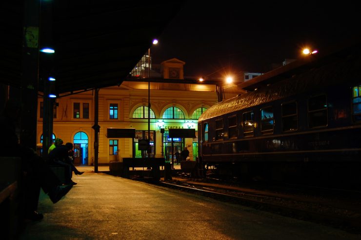 stazione di belgrado di notte